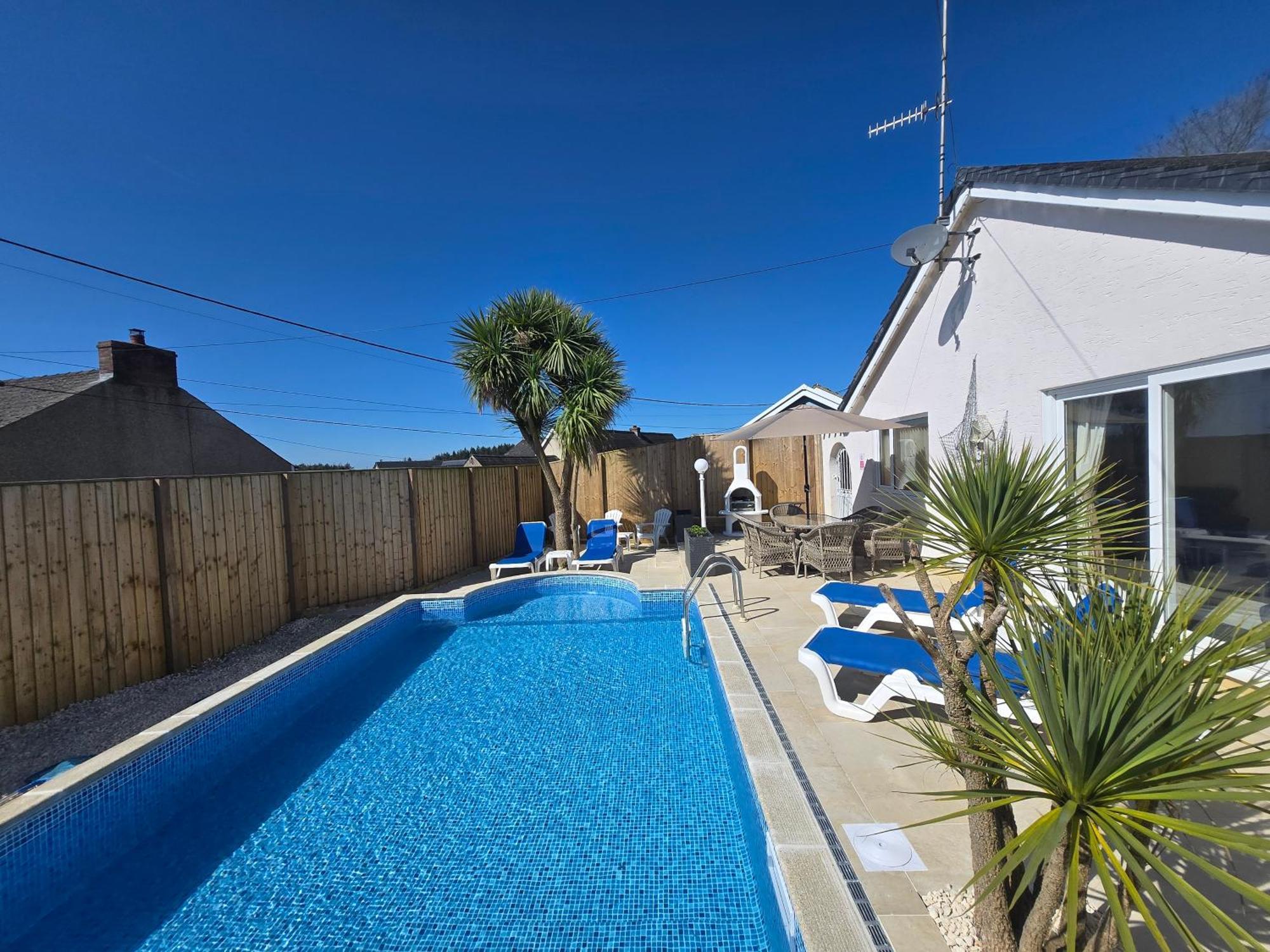 Family Bungalow With Private Pool Kilgetty Exteriör bild