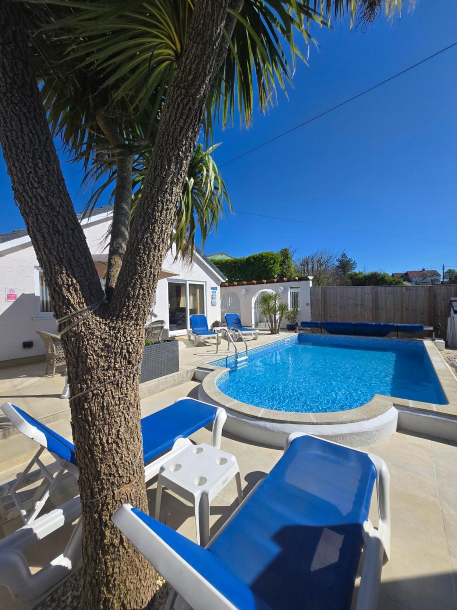 Family Bungalow With Private Pool Kilgetty Exteriör bild